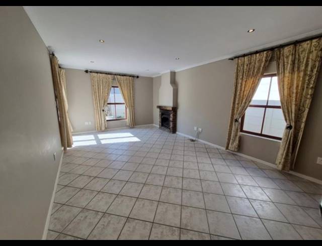 3 BEDROOM HOUSE TO LET IN WEST BEACH